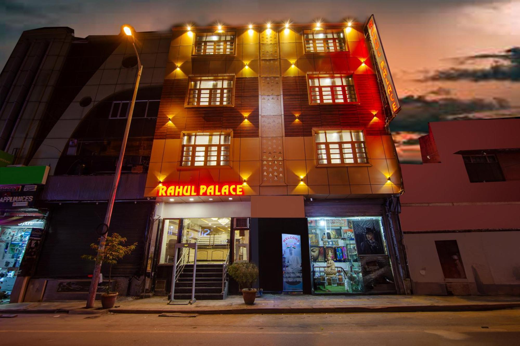 Rahul Palace By Golden Tree Near Metro Station And Ajmal Khan Market New Delhi Eksteriør billede