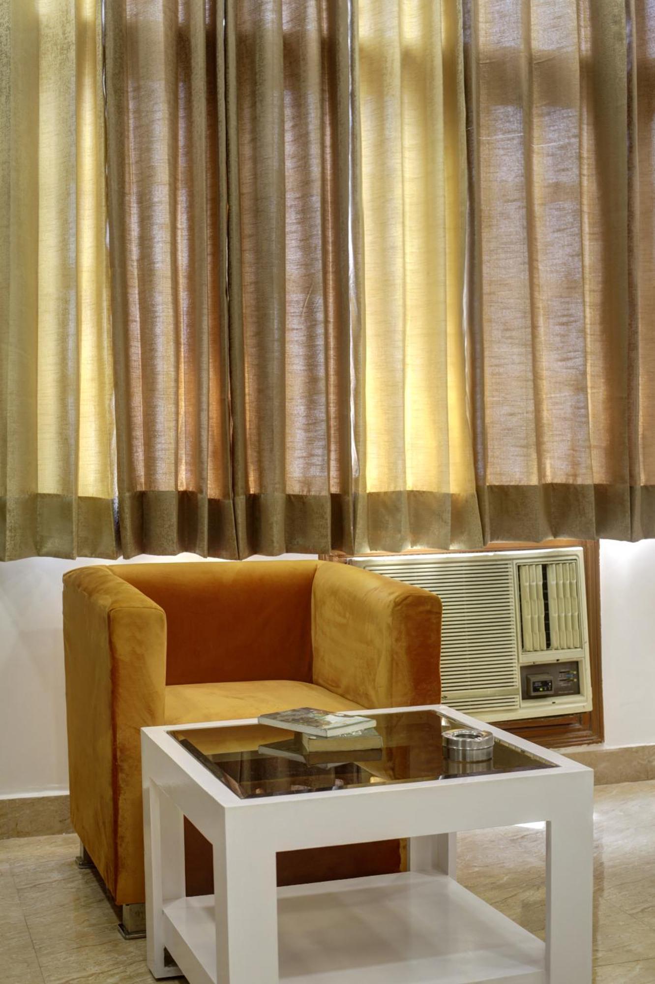 Rahul Palace By Golden Tree Near Metro Station And Ajmal Khan Market New Delhi Eksteriør billede