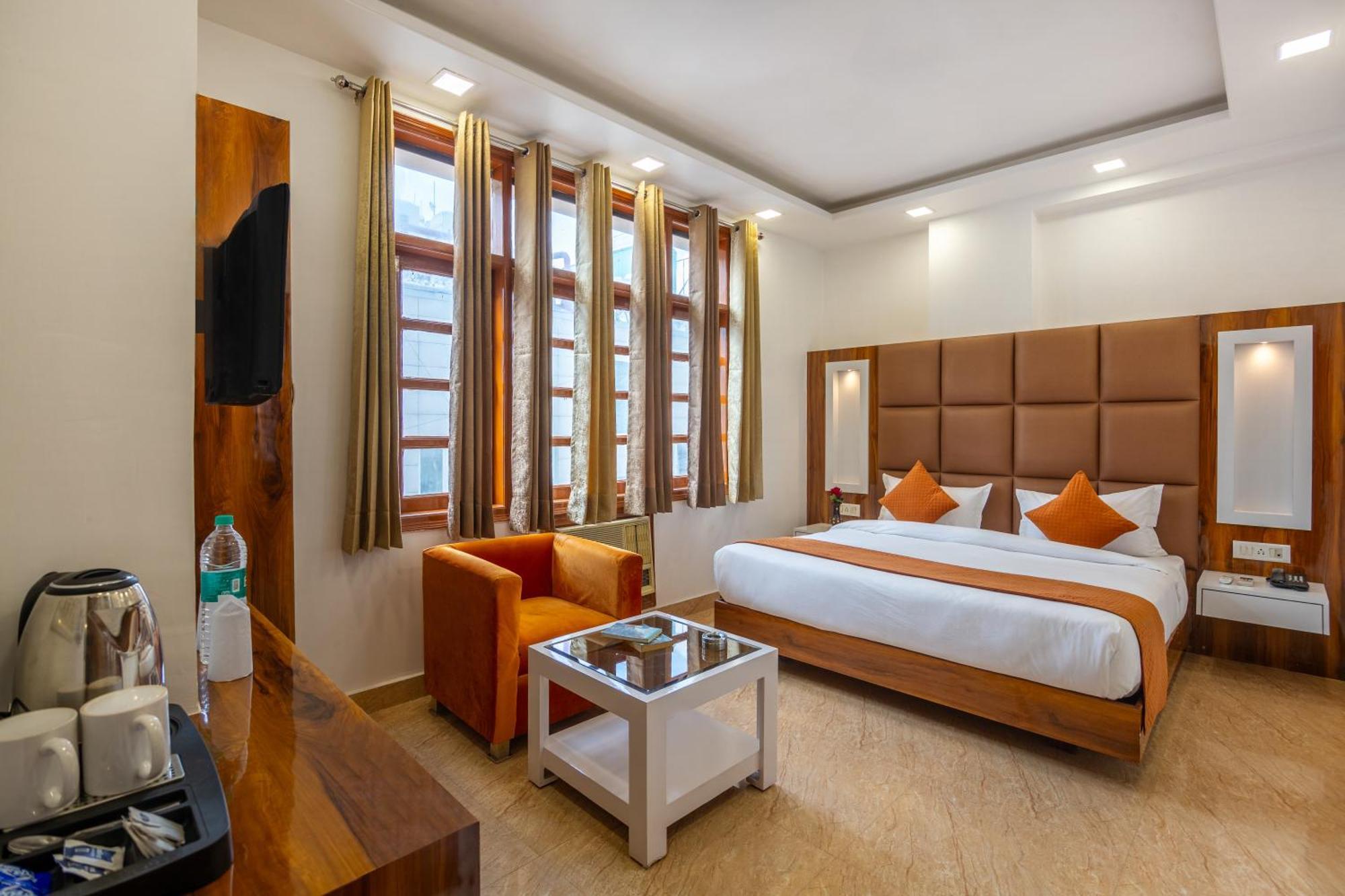 Rahul Palace By Golden Tree Near Metro Station And Ajmal Khan Market New Delhi Eksteriør billede