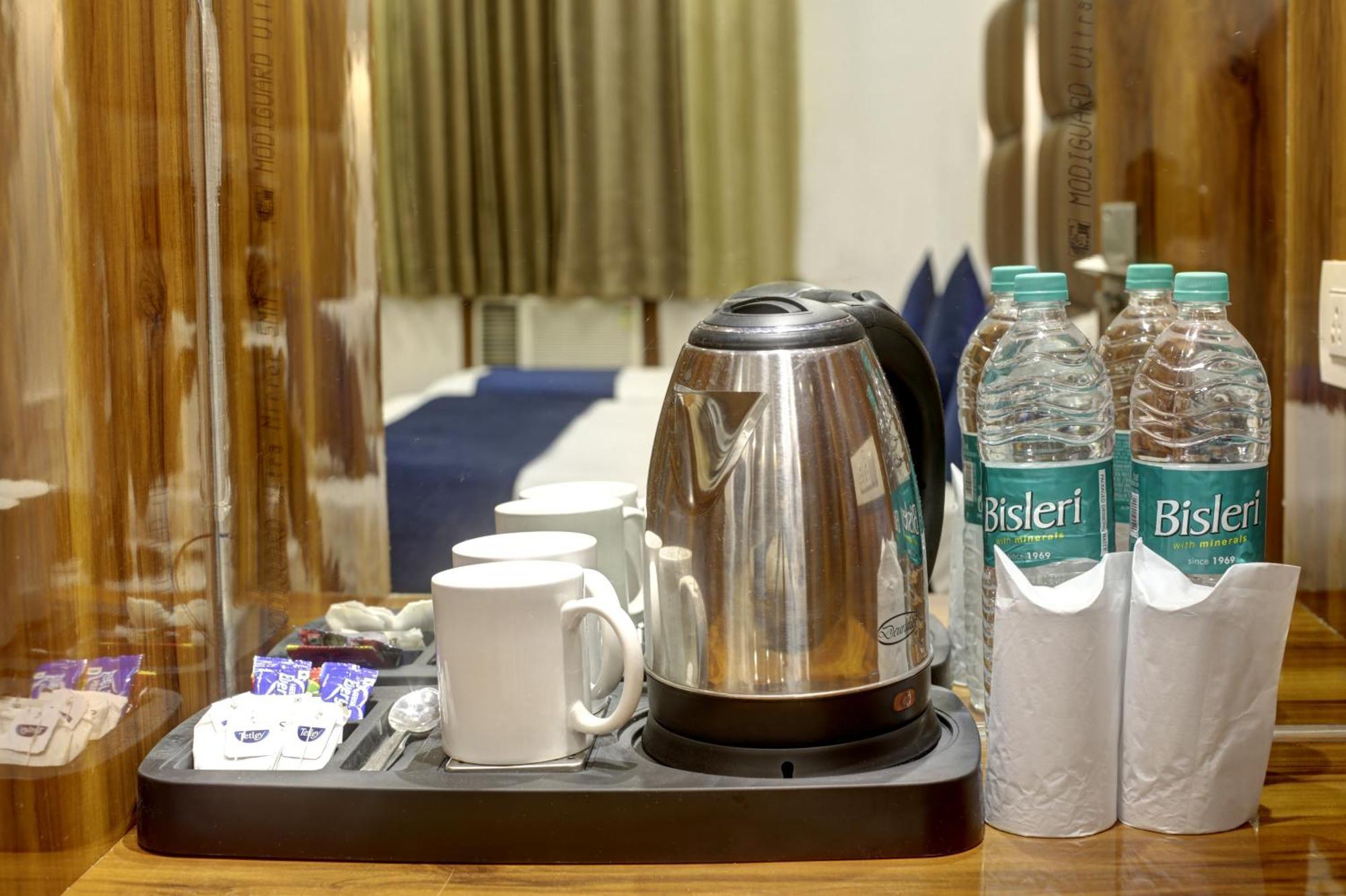 Rahul Palace By Golden Tree Near Metro Station And Ajmal Khan Market New Delhi Eksteriør billede