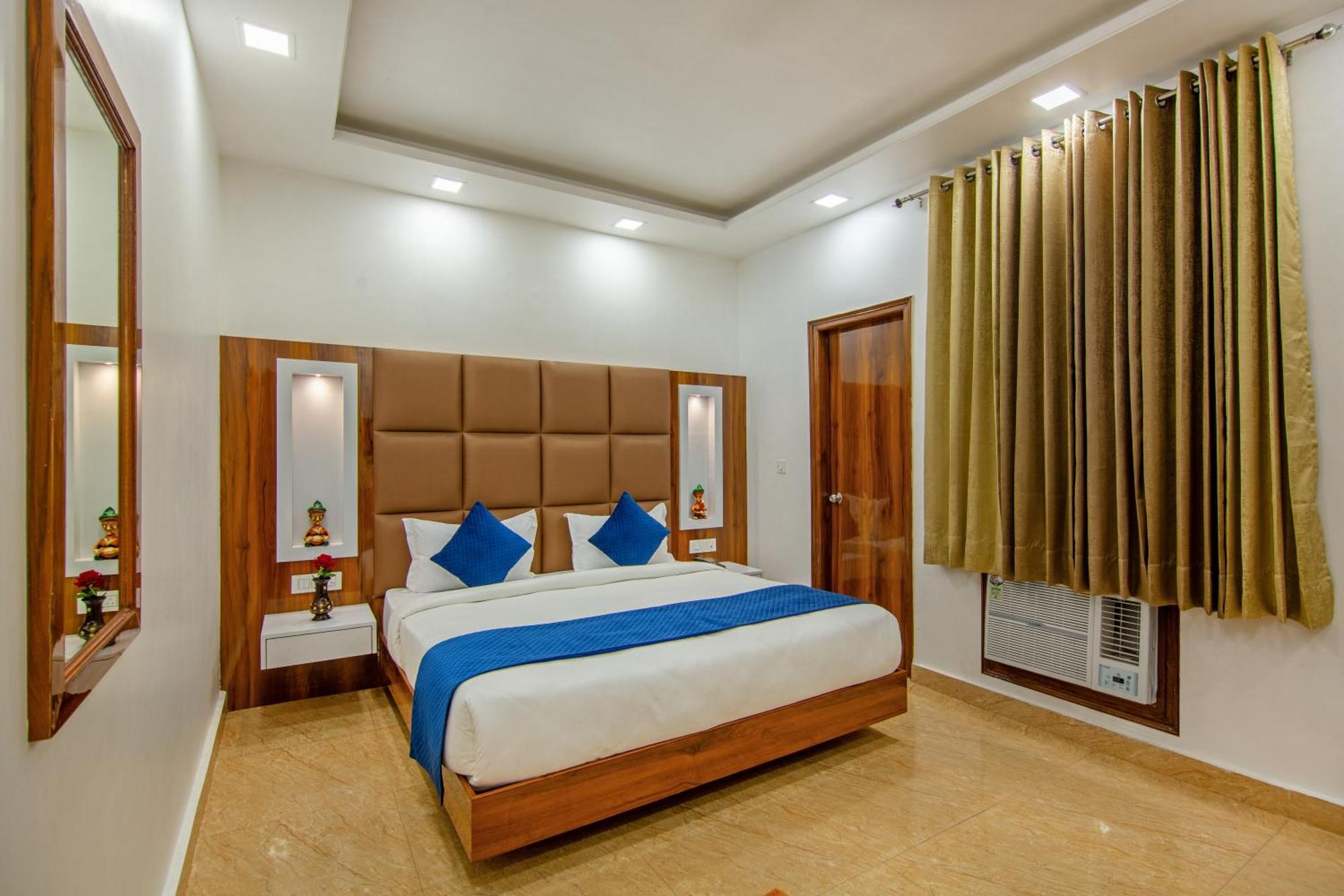 Rahul Palace By Golden Tree Near Metro Station And Ajmal Khan Market New Delhi Eksteriør billede