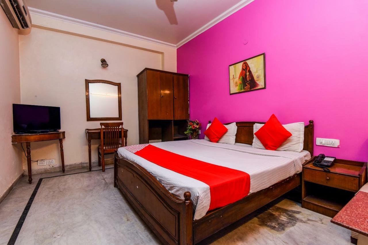 Rahul Palace By Golden Tree Near Metro Station And Ajmal Khan Market New Delhi Eksteriør billede