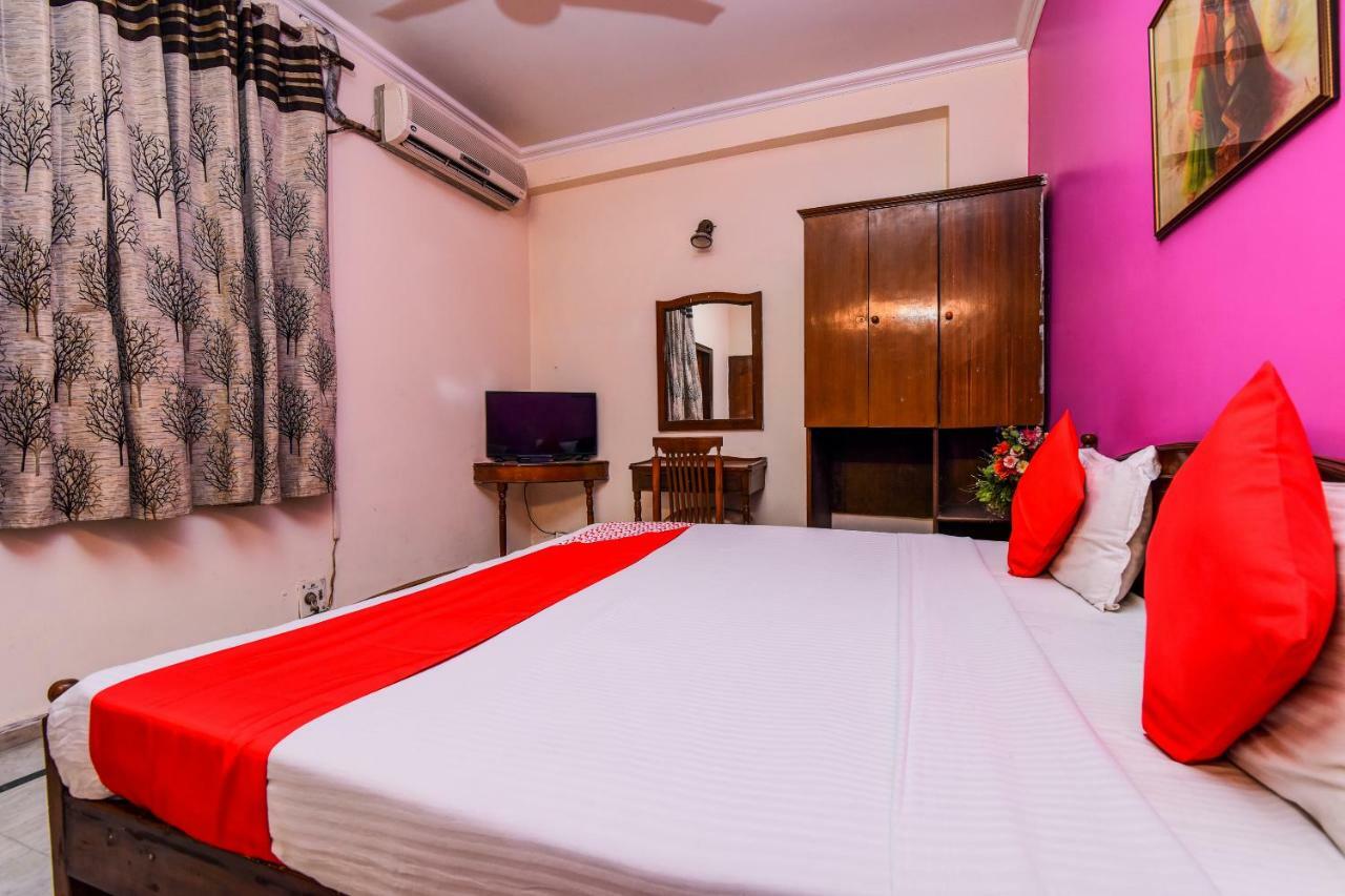 Rahul Palace By Golden Tree Near Metro Station And Ajmal Khan Market New Delhi Eksteriør billede