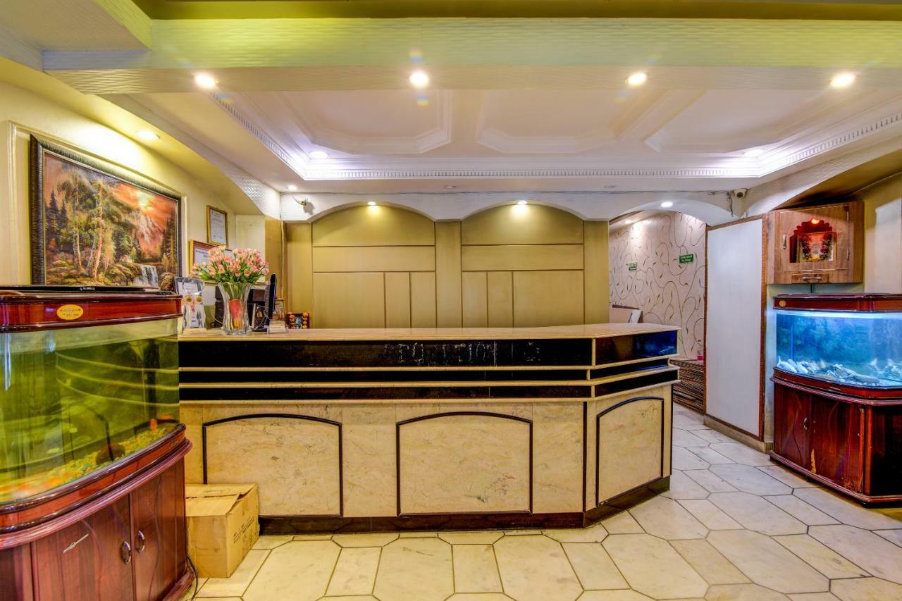 Rahul Palace By Golden Tree Near Metro Station And Ajmal Khan Market New Delhi Eksteriør billede