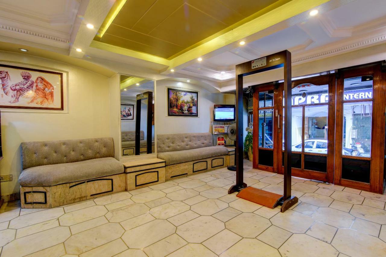 Rahul Palace By Golden Tree Near Metro Station And Ajmal Khan Market New Delhi Eksteriør billede