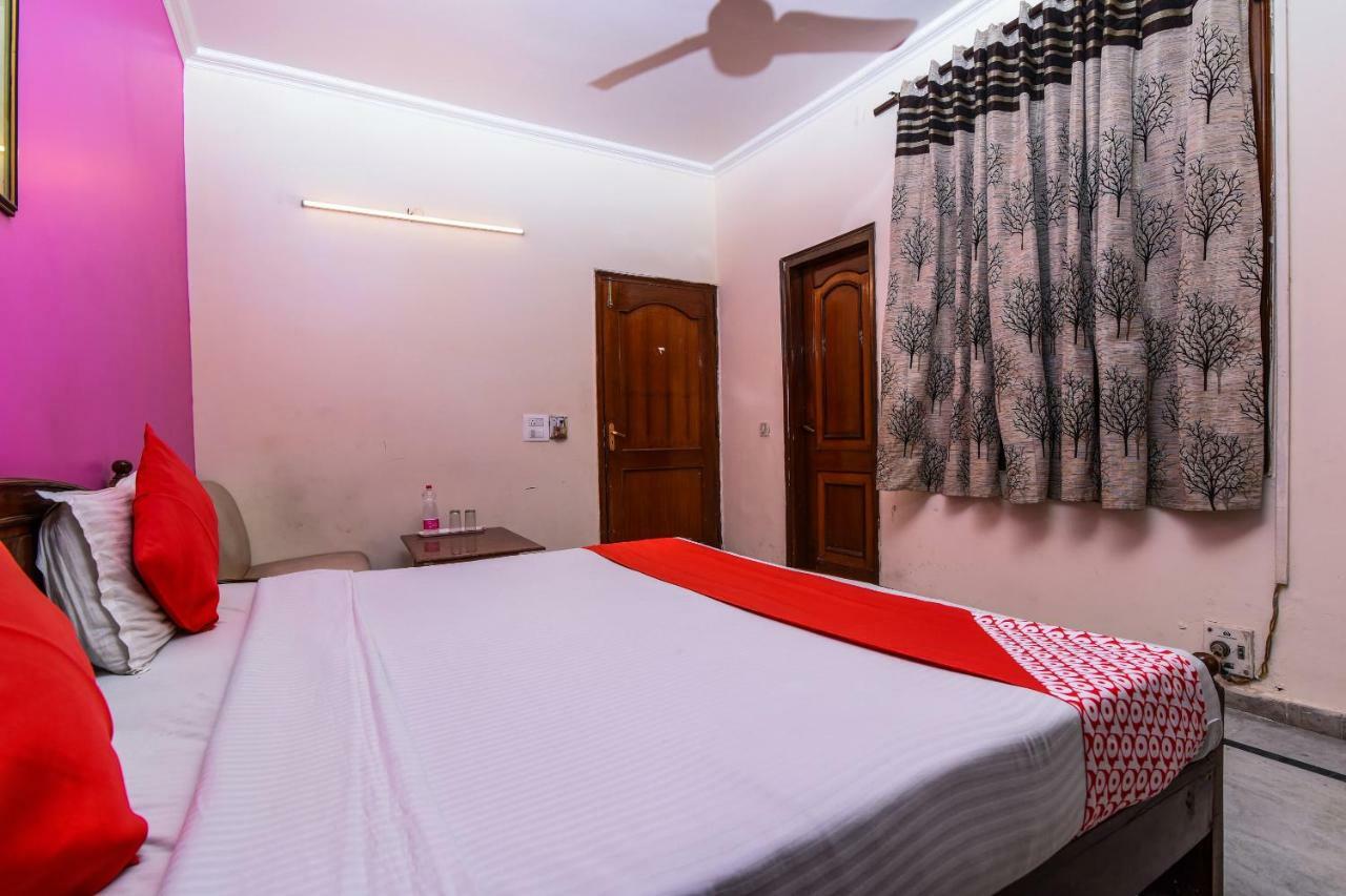 Rahul Palace By Golden Tree Near Metro Station And Ajmal Khan Market New Delhi Eksteriør billede