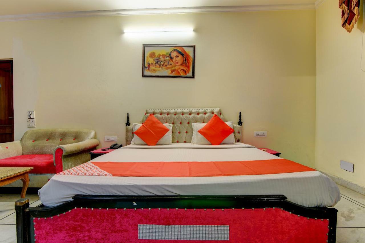 Rahul Palace By Golden Tree Near Metro Station And Ajmal Khan Market New Delhi Eksteriør billede
