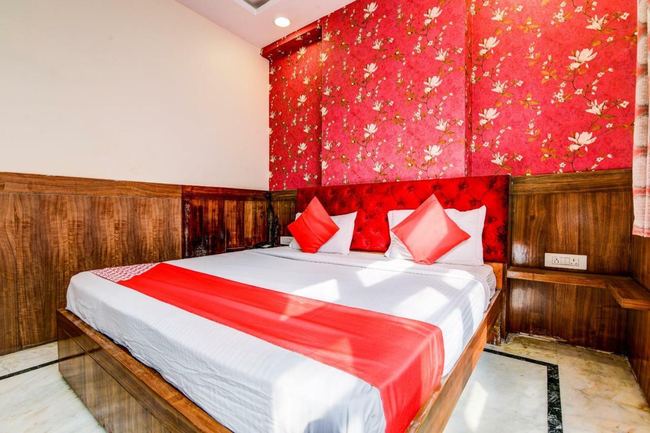Rahul Palace By Golden Tree Near Metro Station And Ajmal Khan Market New Delhi Eksteriør billede