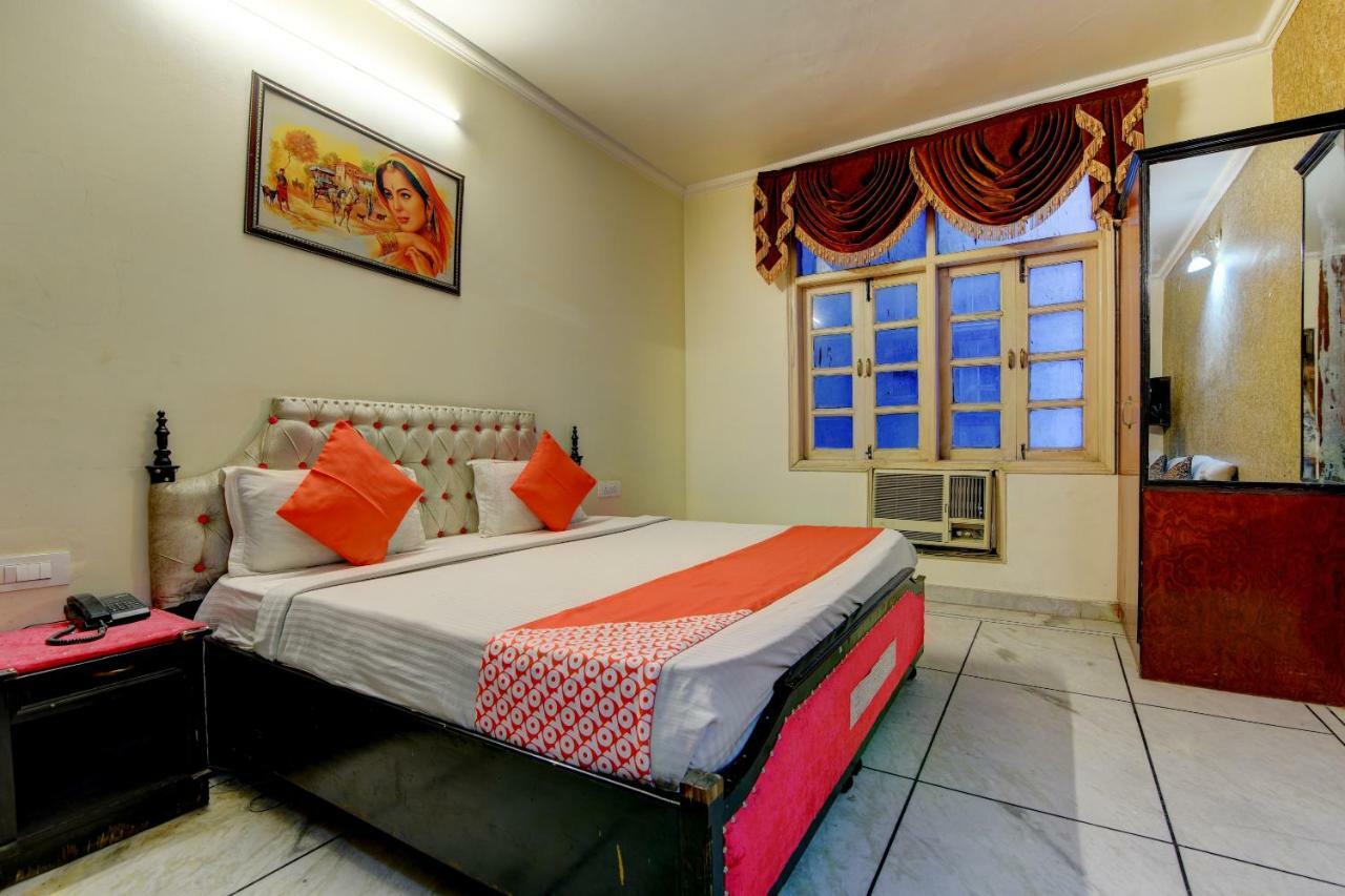Rahul Palace By Golden Tree Near Metro Station And Ajmal Khan Market New Delhi Eksteriør billede