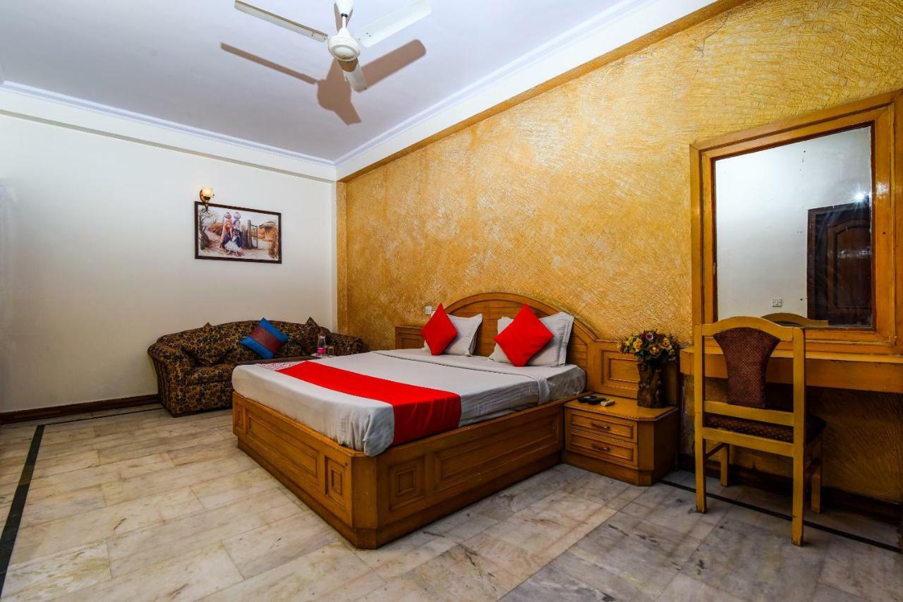 Rahul Palace By Golden Tree Near Metro Station And Ajmal Khan Market New Delhi Eksteriør billede