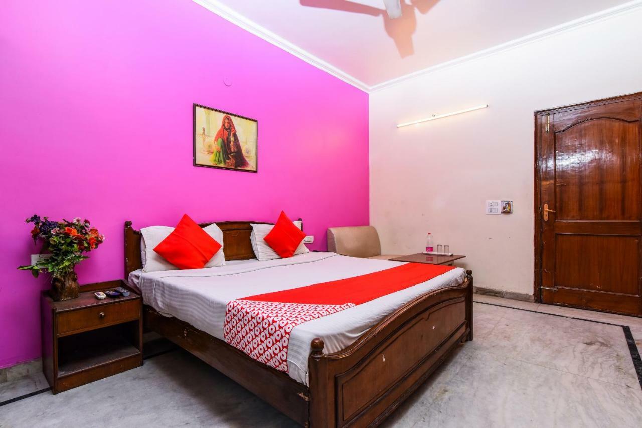 Rahul Palace By Golden Tree Near Metro Station And Ajmal Khan Market New Delhi Eksteriør billede