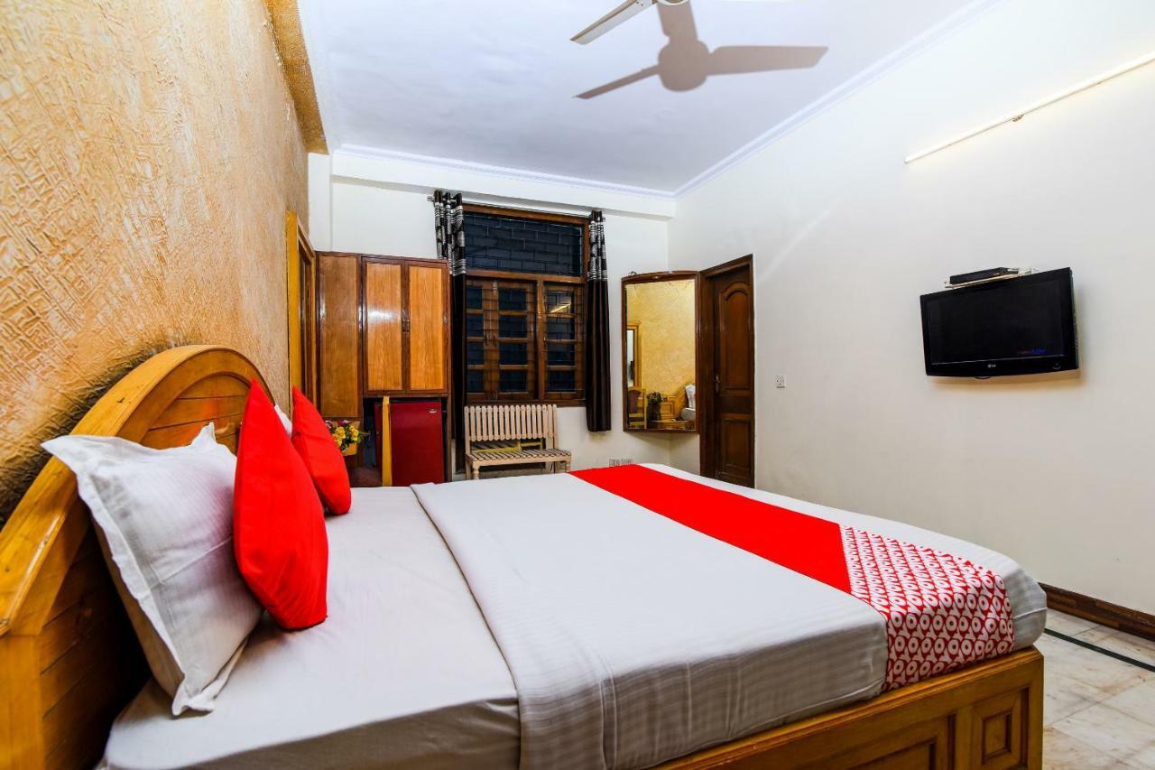 Rahul Palace By Golden Tree Near Metro Station And Ajmal Khan Market New Delhi Eksteriør billede