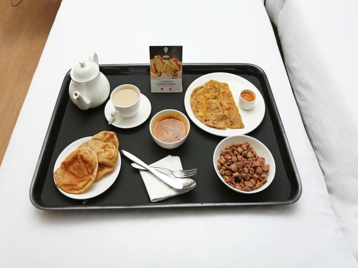 Rahul Palace By Golden Tree Near Metro Station And Ajmal Khan Market New Delhi Eksteriør billede